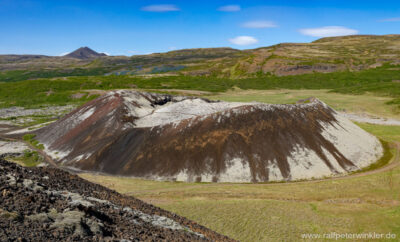 Blick vom Vulkan Grabrok (Grábrók) auf den Vulkan Grabokarfell (Grábrókarfell)